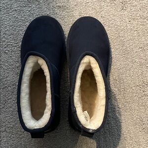 Koolaburra Dark Blue Winter Boots with Soft Cream Interior